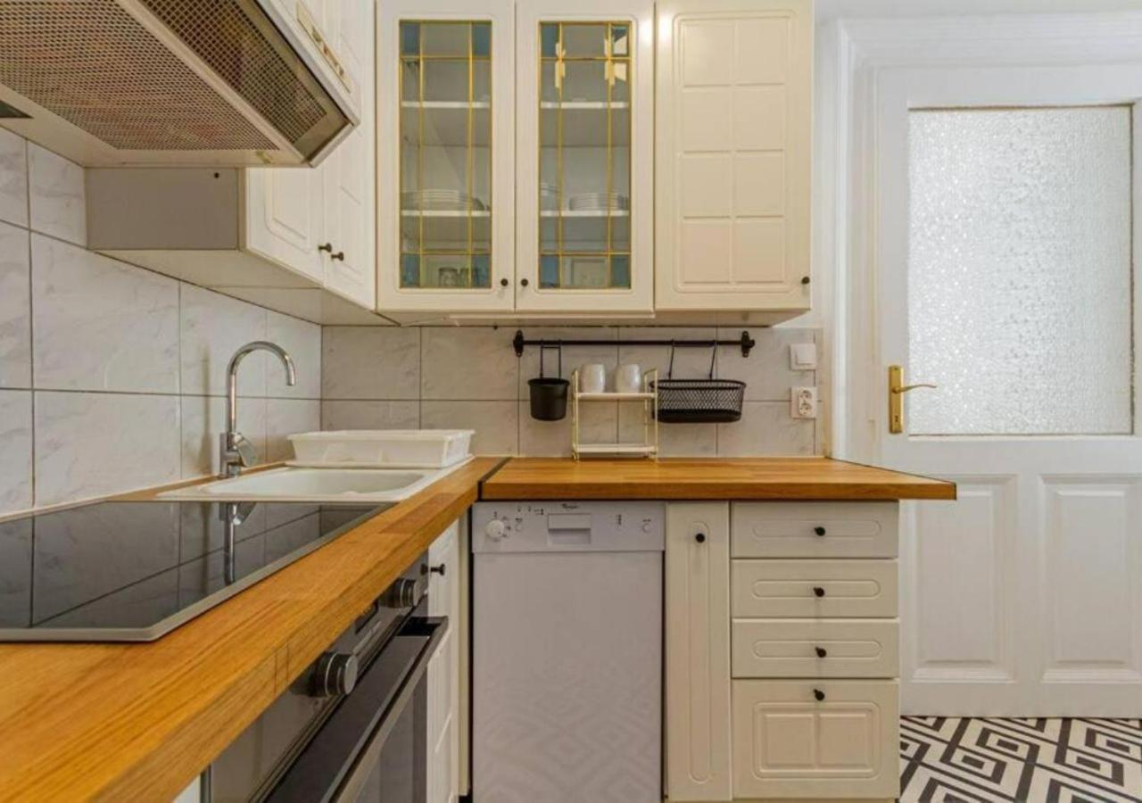 Luxury Apartment By The Famous Vaci Street บูดาเปสต์ ภายนอก รูปภาพ
